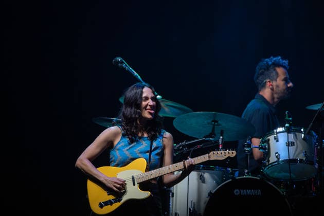 SaO PAULO, SP - 05.03.2026: CANTOR JASON MRAZ FAZ SHOW EM SP - American singer and songwriter Jason Mraz performs at Espaco Unimed, in Sao Paulo, this Thursday (05), with the tour Return to South America Tour, his first in South America in a decade. The show brought together around 3,700 people and featured hits such as I™m Yours, Lucky and I Won™t Give Up. On stage, Mraz was accompanied by Mona Tavakoli, Becky Gebhardt, Chaska Potter, Mai Bloomfield, Camellia Akhami Gadret and Toca Rivera. x2899349x  EmersonxSantos