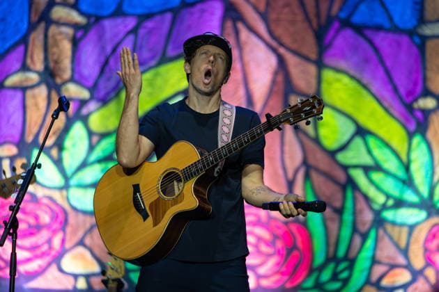 SaO PAULO, SP - 05.03.2026: CANTOR JASON MRAZ FAZ SHOW EM SP - American singer and songwriter Jason Mraz performs at Espaco Unimed, in Sao Paulo, this Thursday (05), with the tour Return to South America Tour, his first in South America in a decade. The show brought together around 3,700 people and featured hits such as I™m Yours, Lucky and I Won™t Give Up. On stage, Mraz was accompanied by Mona Tavakoli, Becky Gebhardt, Chaska Potter, Mai Bloomfield, Camellia Akhami Gadret and Toca Rivera. x2899351x  EmersonxSantos