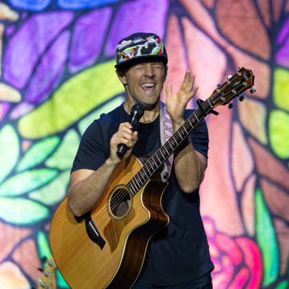 SaO PAULO, SP - 05.03.2026: CANTOR JASON MRAZ FAZ SHOW EM SP - American singer and songwriter Jason Mraz performs at Espaco Unimed, in Sao Paulo, this Thursday (05), with the tour Return to South America Tour, his first in South America in a decade. The show brought together around 3,700 people and featured hits such as I™m Yours, Lucky and I Won™t Give Up. On stage, Mraz was accompanied by Mona Tavakoli, Becky Gebhardt, Chaska Potter, Mai Bloomfield, Camellia Akhami Gadret and Toca Rivera. x2899352x  EmersonxSantos