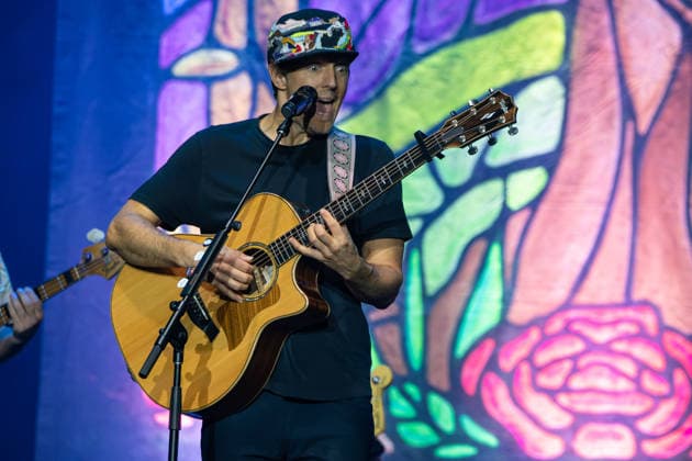 SaO PAULO, SP - 05.03.2026: CANTOR JASON MRAZ FAZ SHOW EM SP - American singer and songwriter Jason Mraz performs at Espaco Unimed, in Sao Paulo, this Thursday (05), with the tour Return to South America Tour, his first in South America in a decade. The show brought together around 3,700 people and featured hits such as I™m Yours, Lucky and I Won™t Give Up. On stage, Mraz was accompanied by Mona Tavakoli, Becky Gebhardt, Chaska Potter, Mai Bloomfield, Camellia Akhami Gadret and Toca Rivera. x2899353x  EmersonxSantos