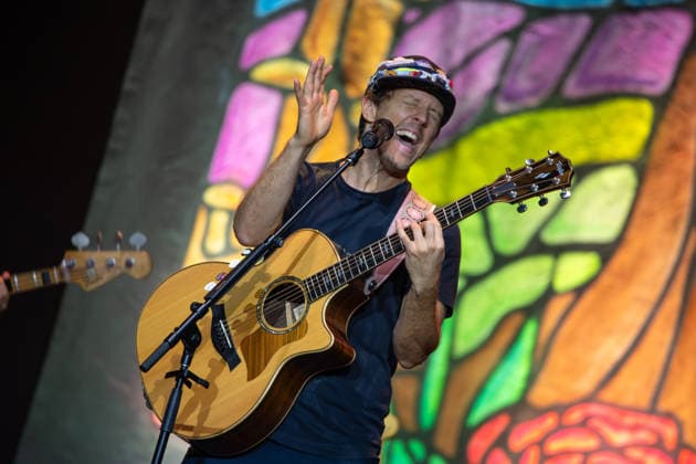 SaO PAULO, SP - 05.03.2026: CANTOR JASON MRAZ FAZ SHOW EM SP - American singer and songwriter Jason Mraz performs at Espaco Unimed, in Sao Paulo, this Thursday (05), with the tour Return to South America Tour, his first in South America in a decade. The show brought together around 3,700 people and featured hits such as I™m Yours, Lucky and I Won™t Give Up. On stage, Mraz was accompanied by Mona Tavakoli, Becky Gebhardt, Chaska Potter, Mai Bloomfield, Camellia Akhami Gadret and Toca Rivera. x2899355x  EmersonxSantos