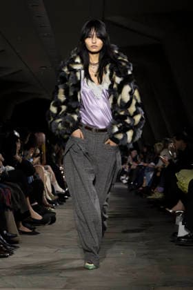 Runway during the Rabanne Womenswear Fall Winter 2026 2027 show as part of Paris Fashion Week PFW à lUnesco, à Paris, France, le 5 mars 2026 Bestimage Runway during the Rabanne Womenswear Fall Winter 2026 2027 show as part of Paris Fashion Week on March 05, 2026 in Paris, France Paris France  Copyright: xAgencex xBestimagexAgencex xBestimagex