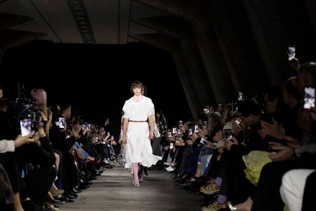Runway during the Rabanne Womenswear Fall Winter 2026 2027 show as part of Paris Fashion Week PFW à lUnesco, à Paris, France, le 5 mars 2026 Bestimage Runway during the Rabanne Womenswear Fall Winter 2026 2027 show as part of Paris Fashion Week on March 05, 2026 in Paris, France Paris France  Copyright: xAgencex xBestimagexAgencex xBestimagex