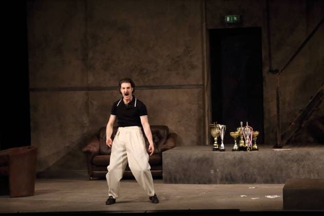 Tommaso Barea (als Mustafa) während der Fotoprobe für L Italiana in Algeri in der Deutschen Oper in Berlin, 5. März 2026. Dramma giocoso per musica in zwei Akten von Gioacchino Rossini. Musikalische Leitung Alessandro De Marchi. Inszenierung Rolando Villazon. Bühne Harald Thor. Kostüme Brigitte Reiffenstuel. Premiere ist am 8. März 2026. Deutsche Oper Berlin L Italiana in Algeri