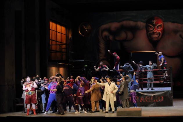 Misha Kiria (links als Taddeo) und Ensemble während der Fotoprobe für L Italiana in Algeri in der Deutschen Oper in Berlin, 5. März 2026. Dramma giocoso per musica in zwei Akten von Gioacchino Rossini. Musikalische Leitung Alessandro De Marchi. Inszenierung Rolando Villazon. Bühne Harald Thor. Kostüme Brigitte Reiffenstuel. Premiere ist am 8. März 2026. Deutsche Oper Berlin L Italiana in Algeri