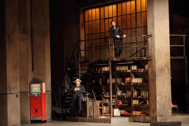 Jonah Hoskins (oben als Lindoro) und Misha Kiria (unten als Taddeo) während der Fotoprobe für L Italiana in Algeri in der Deutschen Oper in Berlin, 5. März 2026. Dramma giocoso per musica in zwei Akten von Gioacchino Rossini. Musikalische Leitung Alessandro De Marchi. Inszenierung Rolando Villazon. Bühne Harald Thor. Kostüme Brigitte Reiffenstuel. Premiere ist am 8. März 2026. Deutsche Oper Berlin L Italiana in Algeri