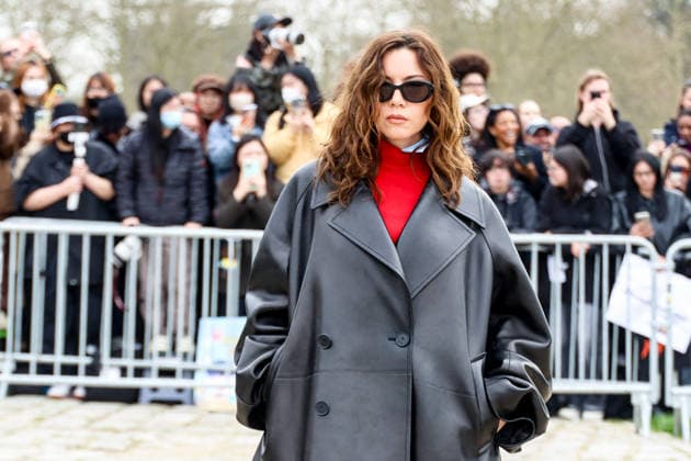Aubrey Plaza at the arrivals at the Loewe Womenswear Collection Prêt à Porter Automne Hiver 2026 2027 show as part of Paris Fashion Week PFW sur lesplanade du Château de Vincennes, à Paris, France, le 6 mars 2026 Denis Guignebourg Bestimage Arrivals at the Loewe Womenswear Fall Winter 2026 2027 show as part of Paris Fashion Week on March 06, 2026 in Paris, France Paris France  Copyright: xDenisxGuignebourgx xBestimagexDenisxGuignebourgx xBestimagex