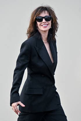 PFW Givenchy Outside Arrivals Anne Parillaud arriving at the Givenchy show during Fashion Week in Paris, France on March 6, 2026. Photo by Julien Reynaud APS-Medias ABACAPRESS.COM Paris France  Copyright: xReynaudxJulien APS-Medias ABACAx