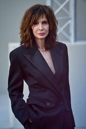 PFW Givenchy Outside Arrivals Anne Parillaud arriving at the Givenchy show during Fashion Week in Paris, France on March 6, 2026. Photo by Julien Reynaud APS-Medias ABACAPRESS.COM Paris France  Copyright: xReynaudxJulien APS-Medias ABACAx