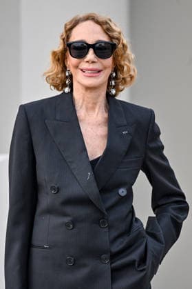PFW Givenchy Outside Arrivals Marisa Berenson arriving at the Givenchy show during Fashion Week in Paris, France on March 6, 2026. Photo by Julien Reynaud APS-Medias ABACAPRESS.COM Paris France  Copyright: xReynaudxJulien APS-Medias ABACAx