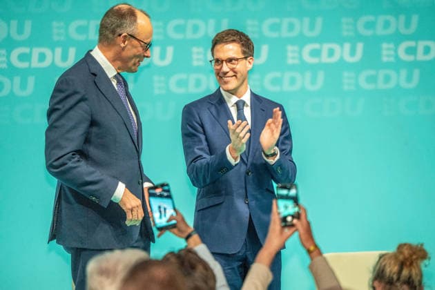 Bundeskanzler Friedrich Merz, CDU, bei Wahlkampfabschluss der CDU Baden-Württemberg, mit CDU-Spitzenkandidat Manuel Hagel, Oberschwabenhalle, Ravensburg, 6. März 2026 Deutschland, Ravensburg, 6. März 2026, Bundeskanzler Friedrich Merz, CDU, bei Wahlkampfabschluss der CDU Baden-Württemberg, mit CDU-Spitzenkandidat Manuel Hagel, CDU-Landes- u. Fraktionsvorsitzender Baden-Württemberg, Landtagswahl am 8. März, Oberschwabenhalle, Politik, Politiker, Baden-Württemberg *** Federal Chancellor Friedrich Merz, CDU, at the end of the CDU Baden Württemberg election campaign, with CDU top candidate Manuel Hagel, Oberschwabenhalle, Ravensburg, March 6, 2026 Germany, Ravensburg, March 6, 2026, Federal Chancellor Friedrich Merz, CDU, at the end of t