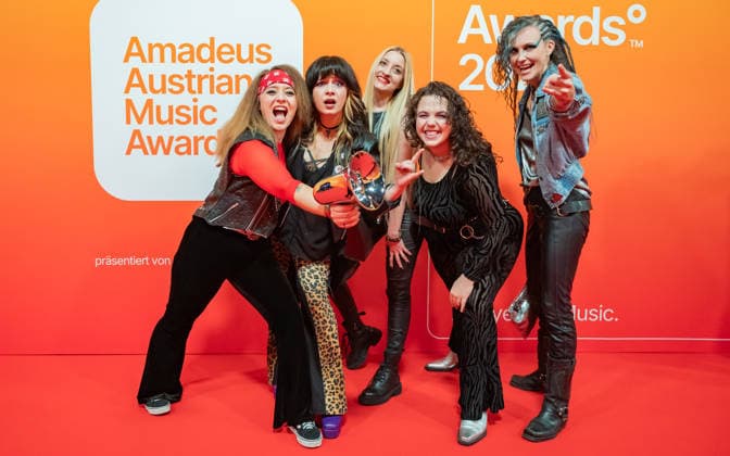 20260306 26. Verleihung des Amadeus Austrian Music Award 2026 WIEN, OESTERREICH - 06. MAERZ: Preistraegerinnen des 26. Amadeus Austria Music Awards 2026 in der Genre-Kategorie -Hard and Heavy- die Rockband Vulvarine nach der Verleihung des 26. Amadeus Austria Music Awards 2026 in der MARX Halle am 06. Maerz 2026 in Wien, Oesterreich. 260306_SEPA_17_048 Copyright: xIsabellexOuvrardx SEPAxMedia
