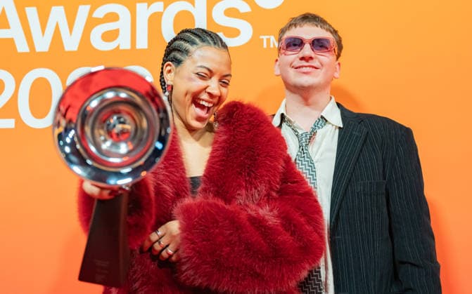 20260306 26. Verleihung des Amadeus Austrian Music Award 2026 WIEN, OESTERREICH - 06. MAERZ: Preistraegerin des 26. Amadeus Austria Music Awards 2026 in der Kategorie -FM4 Award 2026- Rapperin und Schauspielerin Nenda Neururer alias Nenda nach der Verleihung des 26. Amadeus Austria Music Awards 2026 in der MARX Halle am 06. Maerz 2026 in Wien, Oesterreich. 260306_SEPA_17_055 Copyright: xIsabellexOuvrardx SEPAxMedia