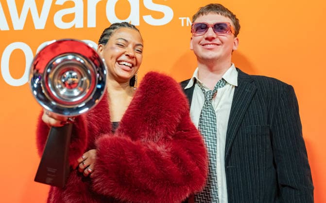 20260306 26. Verleihung des Amadeus Austrian Music Award 2026 WIEN, OESTERREICH - 06. MAERZ: Preistraegerin des 26. Amadeus Austria Music Awards 2026 in der Kategorie -FM4 Award 2026- Rapperin und Schauspielerin Nenda Neururer alias Nenda nach der Verleihung des 26. Amadeus Austria Music Awards 2026 in der MARX Halle am 06. Maerz 2026 in Wien, Oesterreich. 260306_SEPA_17_056 Copyright: xIsabellexOuvrardx SEPAxMedia