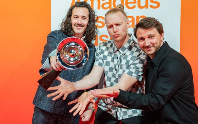 20260306 26. Verleihung des Amadeus Austrian Music Award 2026 WIEN, OESTERREICH - 06. MAERZ: Preistraeger des 26. Amadeus Austria Music Awards 2026 in der Kategorie -Album des Jahres praesentiert von Hitradio Oe3- mit dem Album -bunt- die Musikgruppe -folkshilfe- nach der Verleihung des 26. Amadeus Austria Music Awards 2026 in der MARX Halle am 06. Maerz 2026 in Wien, Oesterreich. 260306_SEPA_17_060 Copyright: xIsabellexOuvrardx SEPAxMedia