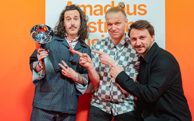 20260306 26. Verleihung des Amadeus Austrian Music Award 2026 WIEN, OESTERREICH - 06. MAERZ: Preistraeger des 26. Amadeus Austria Music Awards 2026 in der Kategorie -Album des Jahres praesentiert von Hitradio Oe3- mit dem Album -bunt- die Musikgruppe -folkshilfe- nach der Verleihung des 26. Amadeus Austria Music Awards 2026 in der MARX Halle am 06. Maerz 2026 in Wien, Oesterreich. 260306_SEPA_17_059 Copyright: xIsabellexOuvrardx SEPAxMedia