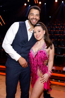 Influencerin Bianca Heinicke und ihr Freund Lifecoach Timothy Hill bei der ersten Tanzshow der 19. Staffel der RTL-Tanzshow Lets Dance im Coloneum. Köln, 06.03.2026 NRW Deutschland Copyright: xChristophxHardtx