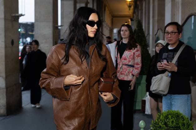 Exclusive Irina Shayk in brown Haikure AW26 leather pants and jacket as she returns to her hotel in Paris during Paris Fashion Week PFW March 6, 2026 Julien Sarkissian Bestimage EXCLUSIVE Paris, FRANCE Irina Shayk turns heads in full Haikure AW26 look as she returns her hotel in Paris this evening Pictured Irina Shayk Paris France  Copyright: xJulienxSarkissianx xBestimagexJulienxSarkissianx xBestimagex