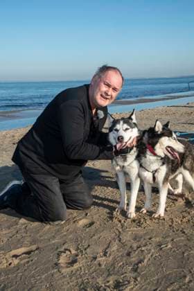 abb Walter Lehnertz mit Hunden zu Gast am Strand bei 10.Jahre Baltic Lights 2026 Promi Charity Schlittenhunderennen zu Gunsten der Welthungerhilfe an der Ostsee zwischen der Seebruecke Ahlbeck und der Seebruecke Heringsdorf , Freitag 06.03.2026 in Heringsdorf MV Deutschland