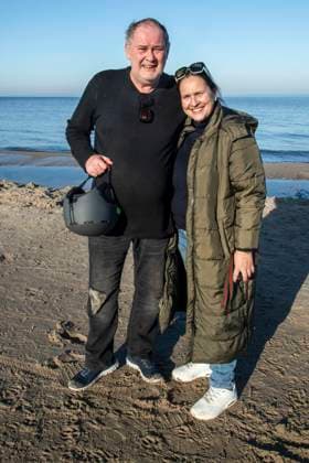 abb Walter Lehnertz und Sonja Burghausen (Ehefrau-Waldi) zu Gast am Strand bei 10.Jahre Baltic Lights 2026 Promi Charity Schlittenhunderennen zu Gunsten der Welthungerhilfe an der Ostsee zwischen der Seebruecke Ahlbeck und der Seebruecke Heringsdorf , Freitag 06.03.2026 in Heringsdorf MV Deutschland