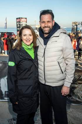 abb Susanne Fotiadis Vorstand Marketing & Kommunikation der Welthungerhilfe und Matthias Killing zu Gast am Strand bei 10.Jahre Baltic Lights 2026 Promi Charity Schlittenhunderennen zu Gunsten der Welthungerhilfe an der Ostsee zwischen der Seebruecke Ahlbeck und der Seebruecke Heringsdorf , Freitag 06.03.2026 in Heringsdorf MV Deutschland