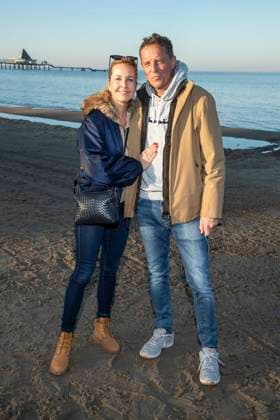 abb Sandra Sophie Trauboth und Patrick Graf von Faber-Castell zu Gast am Strand bei 10.Jahre Baltic Lights 2026 Promi Charity Schlittenhunderennen zu Gunsten der Welthungerhilfe an der Ostsee zwischen der Seebruecke Ahlbeck und der Seebruecke Heringsdorf , Freitag 06.03.2026 in Heringsdorf MV Deutschland