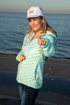 abb Anja Lanaeus zu Gast am Strand bei 10.Jahre Baltic Lights 2026 Promi Charity Schlittenhunderennen zu Gunsten der Welthungerhilfe an der Ostsee zwischen der Seebruecke Ahlbeck und der Seebruecke Heringsdorf , Freitag 06.03.2026 in Heringsdorf MV Deutschland
