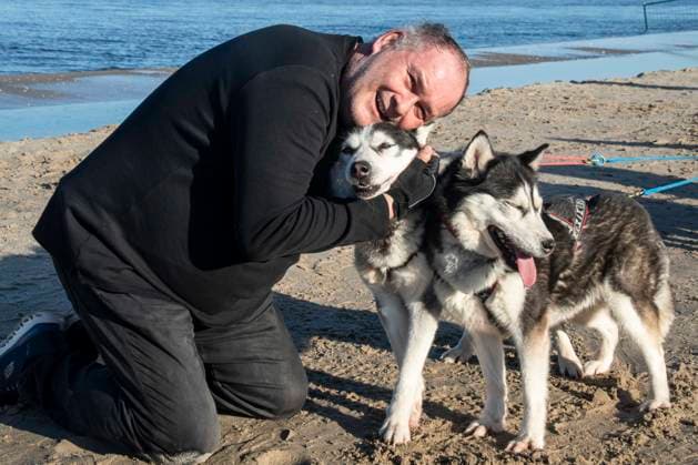 abb Walter Lehnertz mit Hunden zu Gast am Strand bei 10.Jahre Baltic Lights 2026 Promi Charity Schlittenhunderennen zu Gunsten der Welthungerhilfe an der Ostsee zwischen der Seebruecke Ahlbeck und der Seebruecke Heringsdorf , Freitag 06.03.2026 in Heringsdorf MV Deutschland