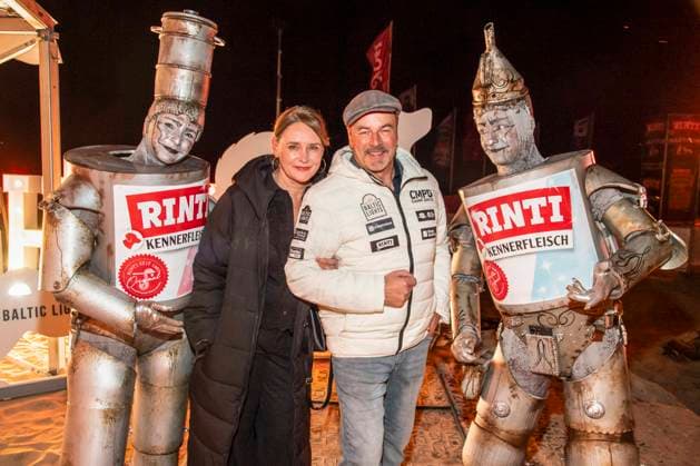 abb Julia Demtroeder und Till Demtroeder Ehepaar Gastgeber am Strand bei 10.Jahre Baltic Lights 2026 Promi Charity Schlittenhunderennen zu Gunsten der Welthungerhilfe an der Ostsee zwischen der Seebruecke Ahlbeck und der Seebruecke Heringsdorf , Freitag 06.03.2026 in Heringsdorf MV Deutschland