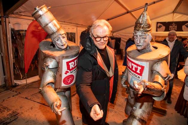 abb Wolfgang Lippert mit Werbefiguren zu Gast am Strand bei 10.Jahre Baltic Lights 2026 Promi Charity Schlittenhunderennen zu Gunsten der Welthungerhilfe an der Ostsee zwischen der Seebruecke Ahlbeck und der Seebruecke Heringsdorf , Freitag 06.03.2026 in Heringsdorf MV Deutschland