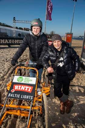 abb Maris Atalay und Erdogan Atalay zu Gast am Strand bei 10.Jahre Baltic Lights 2026 Promi Charity Schlittenhunderennen zu Gunsten der Welthungerhilfe an der Ostsee zwischen der Seebruecke Ahlbeck und der Seebruecke Heringsdorf , Freitag 06.03.2026 in Heringsdorf MV Deutschland
