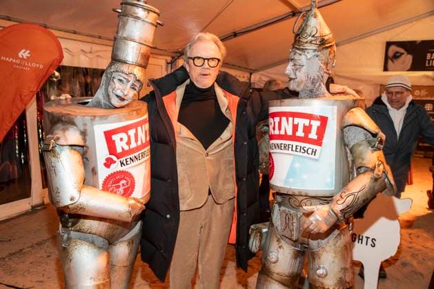 abb Wolfgang Lippert mit Werbefiguren zu Gast am Strand bei 10.Jahre Baltic Lights 2026 Promi Charity Schlittenhunderennen zu Gunsten der Welthungerhilfe an der Ostsee zwischen der Seebruecke Ahlbeck und der Seebruecke Heringsdorf , Freitag 06.03.2026 in Heringsdorf MV Deutschland