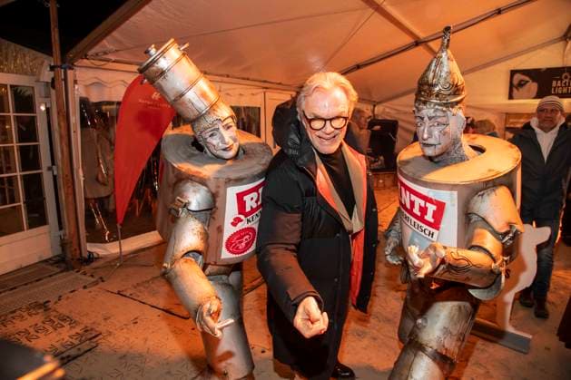 abb Wolfgang Lippert mit Werbefiguren zu Gast am Strand bei 10.Jahre Baltic Lights 2026 Promi Charity Schlittenhunderennen zu Gunsten der Welthungerhilfe an der Ostsee zwischen der Seebruecke Ahlbeck und der Seebruecke Heringsdorf , Freitag 06.03.2026 in Heringsdorf MV Deutschland
