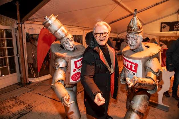 abb Wolfgang Lippert mit Werbefiguren zu Gast am Strand bei 10.Jahre Baltic Lights 2026 Promi Charity Schlittenhunderennen zu Gunsten der Welthungerhilfe an der Ostsee zwischen der Seebruecke Ahlbeck und der Seebruecke Heringsdorf , Freitag 06.03.2026 in Heringsdorf MV Deutschland