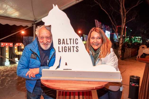 abb Dieter Hallervorden und Frau Christiane Zander zu Gast am Strand bei 10.Jahre Baltic Lights 2026 Promi Charity Schlittenhunderennen zu Gunsten der Welthungerhilfe an der Ostsee zwischen der Seebruecke Ahlbeck und der Seebruecke Heringsdorf , Freitag 06.03.2026 in Heringsdorf MV Deutschland