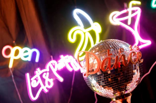Der Pokal für die Sieger der Staffel Lets Dance zu sehen bei der ersten Tanzshow der 19. Staffel der RTL-Tanzshow Lets Dance im Coloneum. (Themenbild, Symbolbild) Köln, 06.03.2026 NRW Deutschland Copyright: xChristophxHardtx