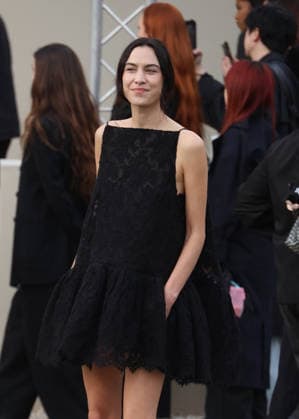 Alexa Chung at the Arrivals at the Givenchy Womenswear Collection Prêt à Porter Automne Hiver 2026 2027 show as part of Paris Fashion Week PFW at the Hotel National des Invalides, in Paris, France, on March 6, 2026 Denis Guignebourg Bestimage Arrivals at the Givenchy Womenswear Fall Winter 2026 2027 show as part of Paris Fashion Week on March 6, 2026 in Paris, France Paris France  Copyright: xDenisxGuignebourgx xBestimagexDenisxGuignebourgx xBestimagex