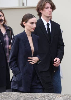 Rooney Mara at the Arrivals at the Givenchy Womenswear Collection Prêt à Porter Fall Winter 2026 2027 show as part of Paris Fashion Week PFW at the Hotel National des Invalides, in Paris, France, on March 6, 2026 Denis Guignebourg Bestimage Arrivals at the Givenchy Womenswear Fall Winter 2026 2027 show as part of Paris Fashion Week on March 6, 2026 in Paris, France Paris France  Copyright: xDenisxGuignebourgx xBestimagexDenisxGuignebourgx xBestimagex