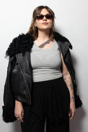 Louane Emerat au photocall du défilé Vaillant Collection Femme Prêt à Porter Automne Hiver 2026 2027 lors de la Fashion Week de Paris PFW au palais de Tokyo, à Paris, France, le 6 mars 2026 Julien Sarkissian Bestimage Photocall at the Vaillant Womenswear Fall Winter 2026 2027 show as part of Paris Fashion Week on March 06, 2026 in Paris, France Paris France  Copyright: xJulienxSarkissianx xBestimagexJulienxSarkissianx xBestimagex