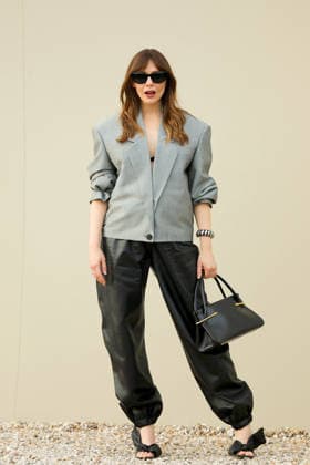 Paris Fashion Week People au defile Givenchy arrive au Défilé Givenchy Femme Automne Hiver 2026 2027 lors de la Fashion Week de Paris, 6 mars 2026 attends the Givenchy Womenswear Fall Winter 2026 2027 show as part of Paris Fashion Week on March 06, 2026 in Paris, France 453818 2026 03 06 France Olsen, Elizabeth  Copyright: xIvankaxVoisinx xStarfacex STAR_453818_005