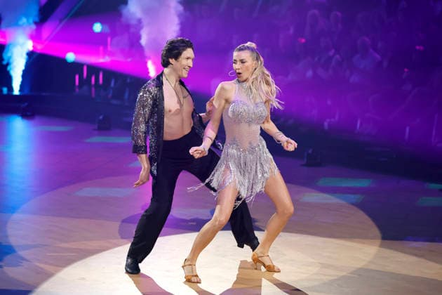 Sängerin Anna-Carina Woitschack und Tänzer Evgeny Vinokurov bei der ersten Tanzshow der 19. Staffel der RTL-Tanzshow Lets Dance im Coloneum. Köln, 06.03.2026 NRW Deutschland Copyright: xChristophxHardtx