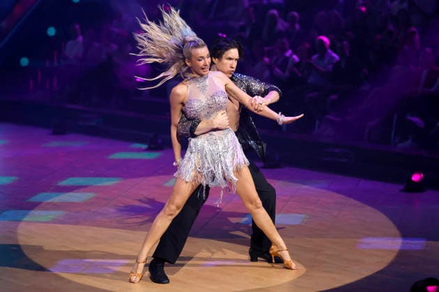 Sängerin Anna-Carina Woitschack und Tänzer Evgeny Vinokurov bei der ersten Tanzshow der 19. Staffel der RTL-Tanzshow Lets Dance im Coloneum. Köln, 06.03.2026 NRW Deutschland Copyright: xChristophxHardtx