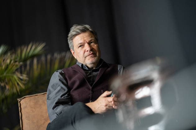 Ehemaliger Bundeswirtschaftsminister Robert Habeck im Wahlkampf zur Landtagswahl;Wahlkampfveranstaltung der Grünen in Mainz Aufzeichnung Podcast Habeck live!, Mainz Rheinland-Pfalz Deutschland Halle 45 Eventlocation