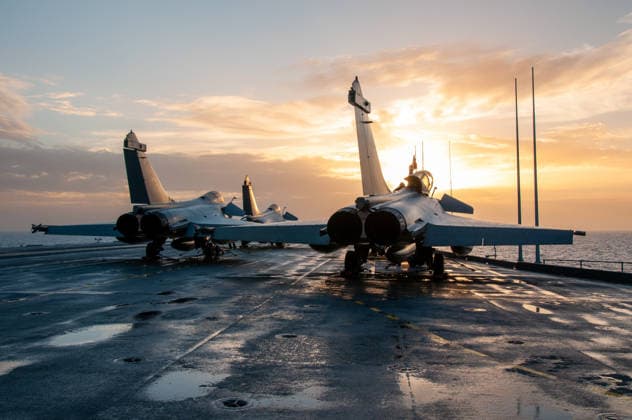 French Navy Rafale M Fighter Operations Aboard Aircraft Carrier Charles De Gaulle A French Navy Dassault Rafale M fighter jet lands on the flight deck of the nuclear-powered aircraft carrier Charles de Gaulle (R91) during flight operations in the Mediterranean Sea. The Rafale M is the naval variant of the Rafale multirole fighter operated by the French Naval Aviation. Mediterranean Sea France  Copyright: xFrancescoxMilitelloxMirtox originalFilename: militellomirto-frenchna141125_npSix.jpg