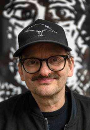 Der Schauspieler und Künstler, Milan Peschel, ** NUR FÜR REDAKTIONELLE ZWECKE ** EDITORIAL USE ONLY **<p>Der Schauspieler und Künstler, Milan Peschel, präsentiert am Samstag, dem 7. März 2026 seine eigenen künstlerischen Arbeiten auf einer Vernissage in der Kleinen Affäre in Hattingen Blankenstein. Deutschland NRW Hattingen Copyright: WalterxFischer