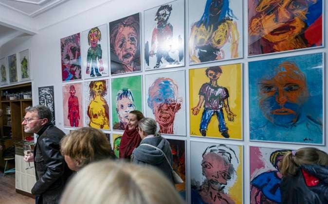 Der Schauspieler und Künstler, Milan Peschel, ** NUR FÜR REDAKTIONELLE ZWECKE ** EDITORIAL USE ONLY **<p>Der Schauspieler und Künstler, Milan Peschel, präsentiert am Samstag, dem 7. März 2026 seine eigenen künstlerischen Arbeiten auf einer Vernissage in der Kleinen Affäre in Hattingen Blankenstein. Deutschland NRW Hattingen Copyright: WalterxFischer