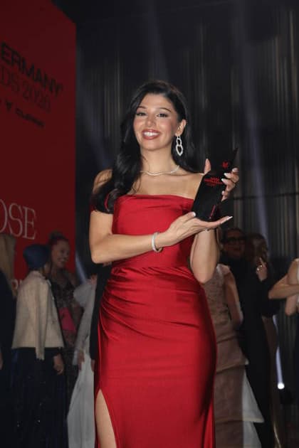 Rose Mondy, die neue Miss Germany 2026, steht im Bavaria Film Gelände in München auf der Bühne und wird beim Finale der Miss Germany Awards während dem Empowering Festival gekrönt. München, 07.03.2026 Copyright: xMatthiasxGränzdörferx