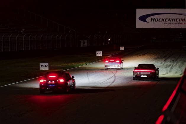 Elektrofahrzeuge sind während der ADAC e Competition 24h auf dem Hockenheimring in Hockenheim, Deutschland, am 28. Februar 2026 in Hockenheim, in Aktion zu sehen Electric vehicles are seen in action during the ADAC e-Competition 24h at the Hockenheimring in Hockenheim, Germany, on February 28, 2026, Hockenheim, Germany Copyright: imageBROKER TomaszxPodlak iblpod16924931.jpg