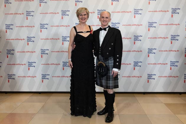 07.03.2026. Düsseldorf. 16. Festliche Operngala zu Gunsten der Deutsche AIDS-Stiftung in der Deutschen Oper am Rhein. Hier (l-r): Geschäftsführende Direktorin Deutsche Oper am Rhein Alexandra Stampler-Brown mit Ehemann Douglas Düsseldorf Deutsche Oper am Rhein Nordrhein-Westfalen Deutschland