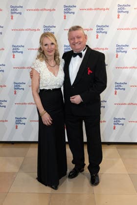 07.03.2026. Düsseldorf. 16. Festliche Operngala zu Gunsten der Deutsche AIDS-Stiftung in der Deutschen Oper am Rhein. Hier (l-r): Heidi Oldenkott-Gröhe mit Ehemann Hermann Gröhe, Bundesminister der Gesundheit a.D., Präsident des Deutschen Roten Kreuzes Düsseldorf Deutsche Oper am Rhein Nordrhein-Westfalen Deutschland